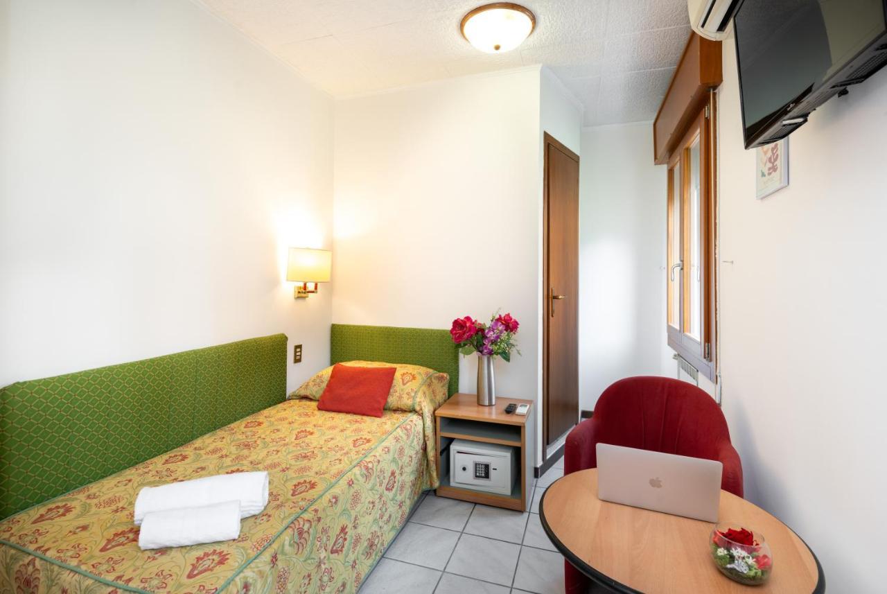 Camelia Rooms Venice Guesthouse Местре Экстерьер фото