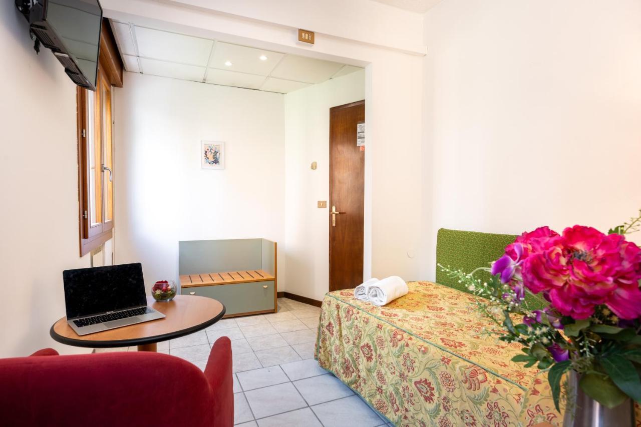 Camelia Rooms Venice Guesthouse Местре Экстерьер фото